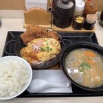 かつや - 天津飯チキンカツ定食
            ¥869
            とん汁(大)
            ¥44