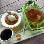 ダチョウ王国観光牧場 - お子様カレー500円(ゼリー2つ付き)＆王国バーガー・ドリンクセット(ホットコーヒーをチョイス)880円