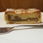 キッチン ブルー グローブ - 横から、したの方にアップルが見えます