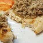 キッチン ブルー グローブ - めかじきムニエルの反対側の断面