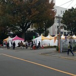 キッチン ブルー グローブ - 市役所本館にもテントが並ぶ