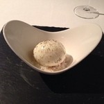 81 - カルボナーラ 名古屋コーチンの半熟玉子にトリュフオイルを注入 ベーコン ペコリーノロマーノ 黒胡椒