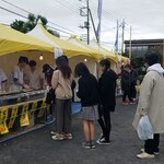 キッチン ブルー グローブ - 焼き鳥、ここも並んでいる