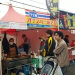 キッチン ブルー グローブ - タイ風オイスター焼そば、かなり並んでいる