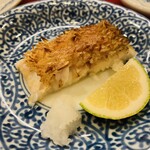 赤吉 - 【写真⑥】白甘鯛(愛媛県八幡浜市)の松笠焼き、青檸檬添え