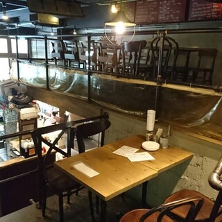 秘密基地みたいな店内？