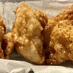 Karaage Senmonten Karafuku - ウマ塩から揚げ(2個 300円 約120g)