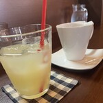 欧風食堂 Le.coq - ドリンクで頼んだグレードフルーツジュースとホットコーヒー