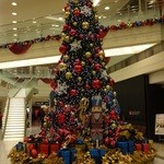 Uogashi Ryourikasen - JRセントラルタワーズ12Fに飾られているクリスマスツリー。クリスマスもだんだん近づいてきますネ。