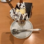 Resutoran Kinusaya - チョコレートパフェ　そこにはチョコフレークが！(´♡ω♡`)