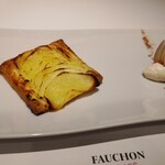 FAUCHON LE CAFE - アップルパイ シナモンマスカルポーネ添え
