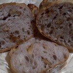 パン･オ･ミエル - クルミパンの断面。