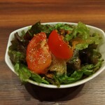 ハンバーグ・ステーキ&J - ドレッシングが美味しいサラダ