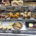 ペチカスケマサコーヒー - ショーケースの中のケーキたち