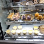 ペチカスケマサコーヒー - ショーケースの中のケーキたち