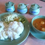 プーケット - 日替りランチ（700円）全貌（ミニラーメンが別添）