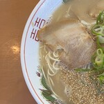 一楽ラーメン - 大盛りラーメン850円　左