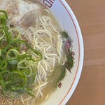 一楽ラーメン - 大盛りラーメン850円　右