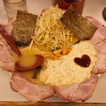  壱発ラーメン - 料理写真:ネギとろ味噌チャーシューメン