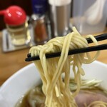 中華そば こてつ - 麺は細麺、歯切れが良い！