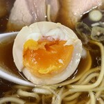 中華そば こてつ - 味玉は少し固め