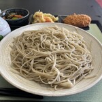 手打ちそば和楽 - 料理写真:蕎麦少し多め