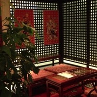 天津飯店 本店 - 店内の待ち合いは洒落ています