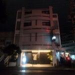 Maison de Fujii - お店はこのビルの２階　一切看板無し