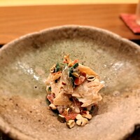 鎌倉 北じま - ⚫金時草  いぶりがっこ   赤蒟蒻 ピーカンナッツ  白和え
