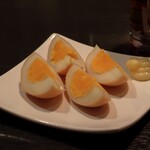 DEN - 自家製スモークたまご