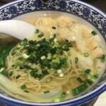 佳佳苑 - 「海老ワンタン麺」（980円）