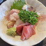 マルカツ - 焼魚用のお刺身　付け合わせレベルではない充実した内容