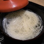富小路 やま岸 - 【お椀】:タイそうめん-白髪ネギ-