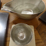 エスト！ジャパン - 錫の器で先ずは麒麟山超辛口（一合、６０９円）