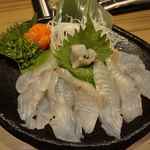 Ichi - 平目の刺身は身はぷりぷりで大変美味しい&量も十分です。