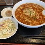 Taizan tei - 酸辣湯麺セットは酸っぱ辛いラーメンという印象