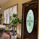 アルフォンソカフェ - 扉も素敵