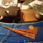 エスト！ジャパン - 奥の炭火で軽く炙って最高の珍味、バチ子（１，６８０円）