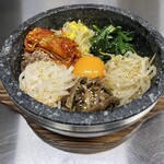 Stone-grilled pibimbap (with soup)