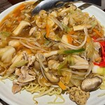 醸し家ダイニング - ３〜４人前ある１１００円のあんかけ焼きそば