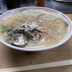 Kurari An - 550円。シンプルながらもあっさり豚骨スープはコクあり。麺はカタ麺（依頼していません）。チャーシュー、キクラゲ、ゴマ、ネギ、そして胡椒はデフォルト。