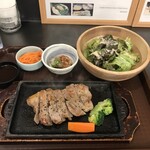 Nikuga Ichiban Puremiamushi-To - ローストポーク定食