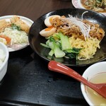 餃子の王将 - 炸醤麺(ジャージャーメン)定食、1100円。