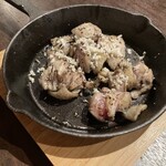 地酒と道産食材 一笑 - 地鶏炭香焼