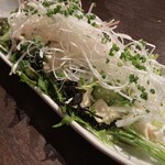 地酒と道産食材 一笑 - 畔田商店のくずし豆腐と胡瓜の塩昆布サラダ