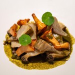 レストラン オオツ - 2023.11 大洗産黒鮑 肝ケッパーソース ジロール茸 アーティチョーク