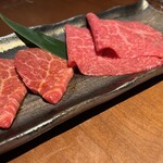 蕃 YORONIKU - 赤身もの、右がツチノコ