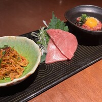 蕃 YORONIKU - センマイ、ヒレ、ユッケ