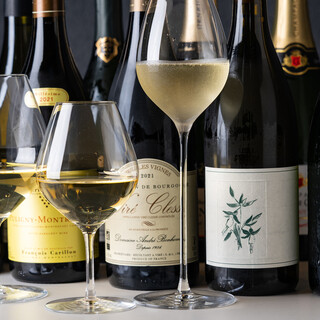 Carefully selected wines that complement the "MINERAL" of Oyster and seafood