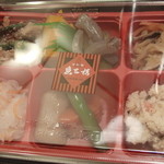 魚三楼 - 2013.11 お店のおばちゃんの強力なプッシュもありお惣菜セット（５２５円）を買いました。